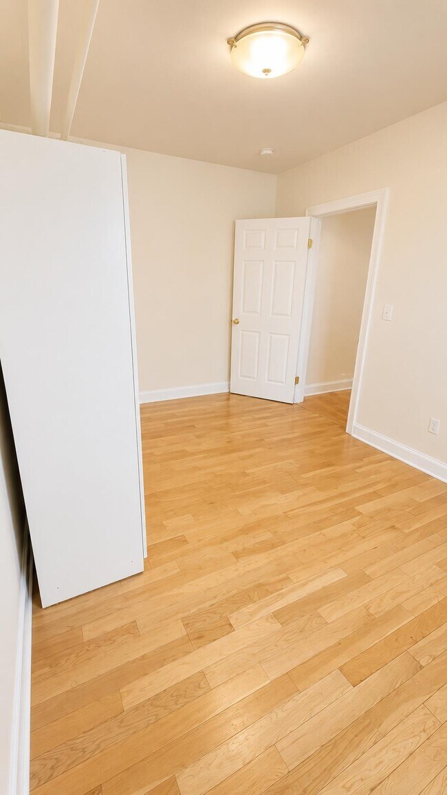 Building Photo - 149 Bentley Ave