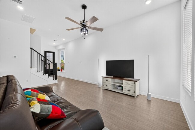 Building Photo - 2206 Via Cami Ln