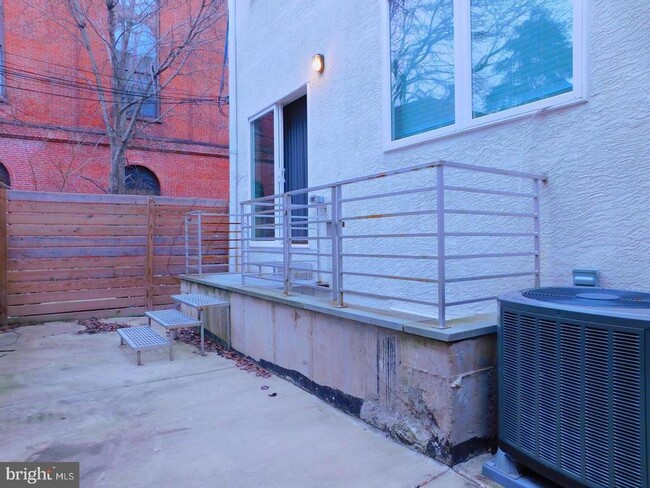 Building Photo - 1516 Green St