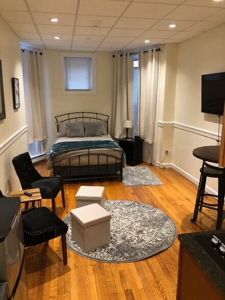 Primary Photo - 314 Newbury St