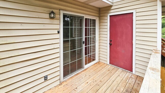 Building Photo - West Knoxville 37923 - 2 bedroom, 1.5 bath condo with hardwood floors - Contact Ryan Fogarty (865...