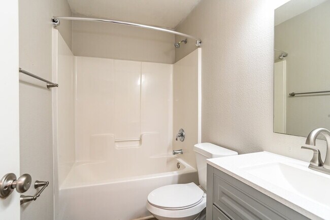 Building Photo - 1007 Kansas City Dr