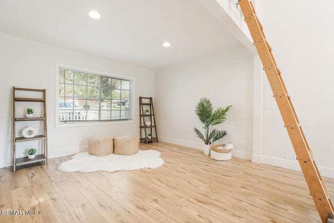 Building Photo - 2884 Crescent Way