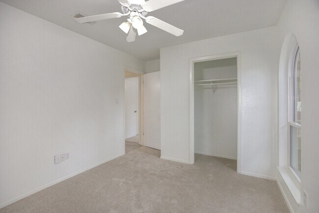 Building Photo - 22515 Colonialgate Dr