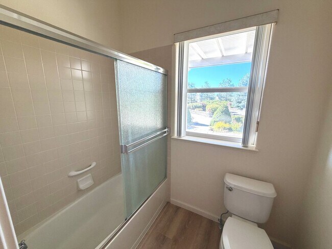 Building Photo - Spanish Springs 5bed/3bath - Move in Speci...