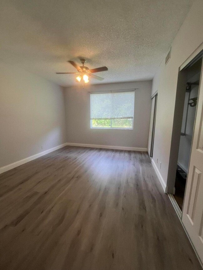 Building Photo - 7823 Sanibel Dr