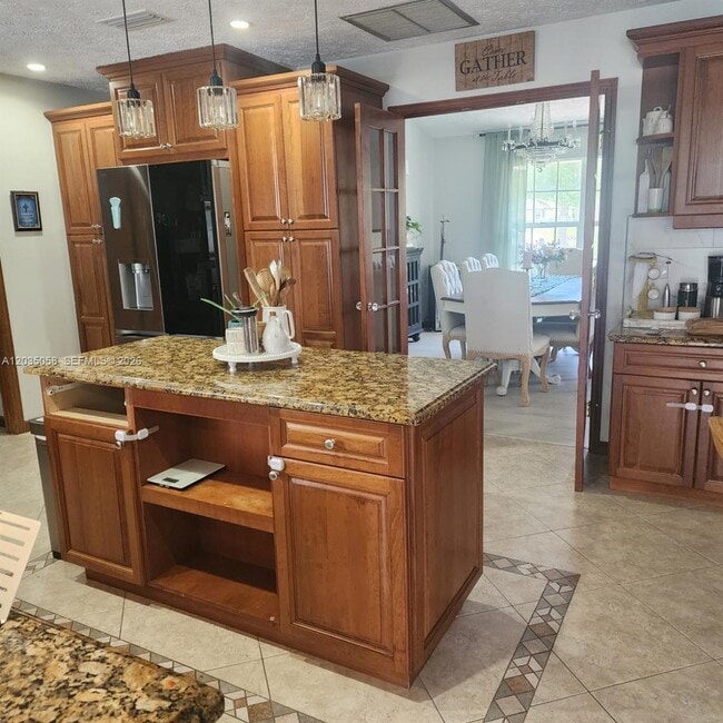 Building Photo - 6101 Palmetto Dr
