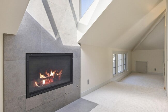 Building Photo - Beautifully Appointed Atherton Estate with Pool & Outdoor Entertaining