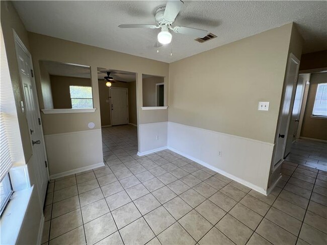 Building Photo - 519 Geri Dr