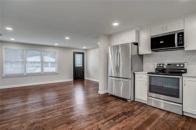 Building Photo - Lowell Avenue