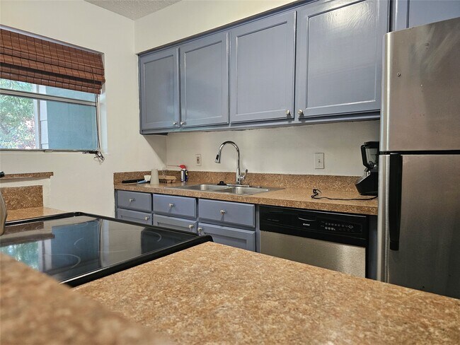 Building Photo - 8287 Kingsbrook Rd