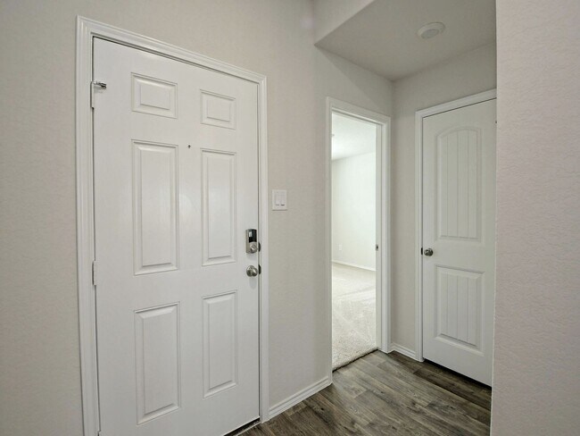 Building Photo - 4 BR/ 2 BA in Seguin - 1612 SF in Arroyo Ranch!