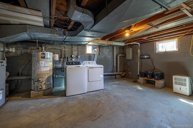 Building Photo - 1936 Longvue St