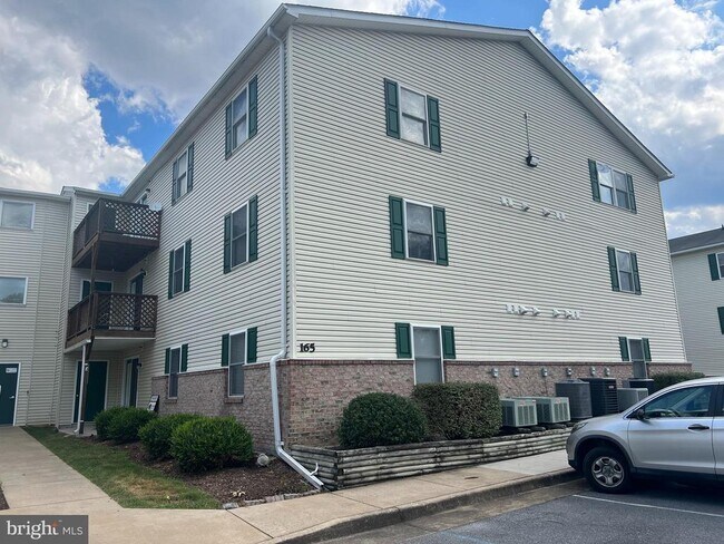 Building Photo - 165 Hailey Ln