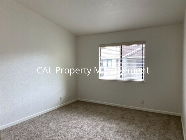 Building Photo - Upper-Level 2 Bed / 2 Bath Condo in Gated North Salinas Community | 932 sq ft