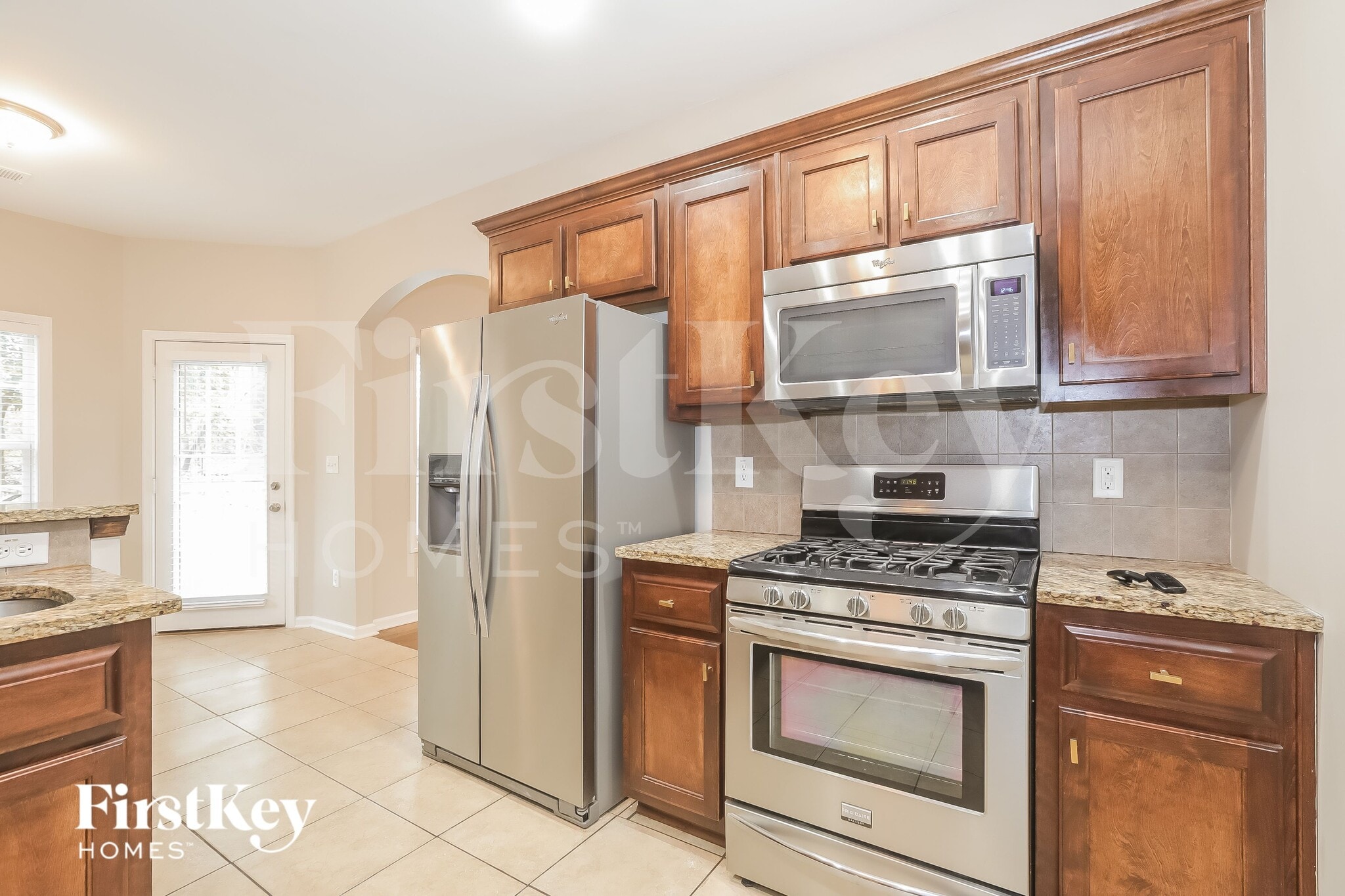 Building Photo - 2570 Serenity St