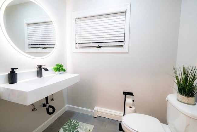 Building Photo - 2 Turning Mill Ln