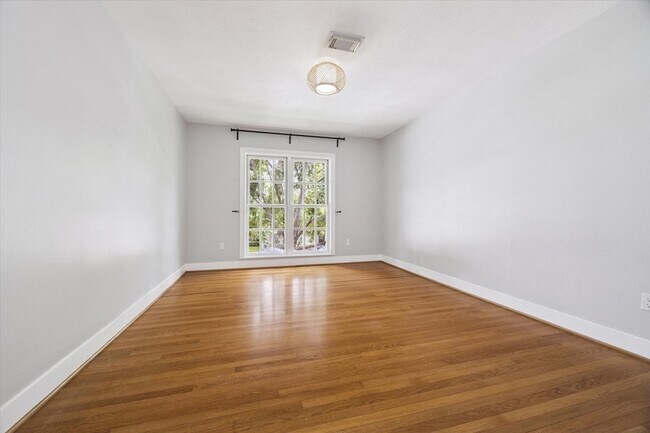 Building Photo - 2108 Branard St