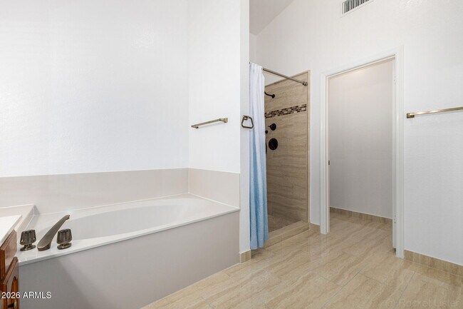 Building Photo - 9907 E Wood Dr