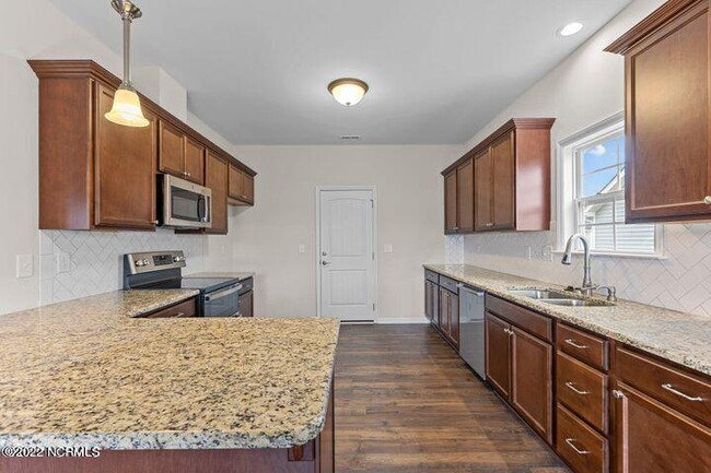 Building Photo - 361 Sequoia Dr