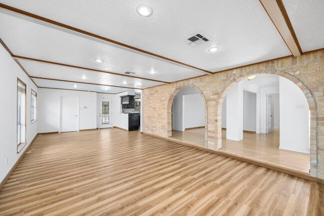 Building Photo - 14014 Briar Pl Dr