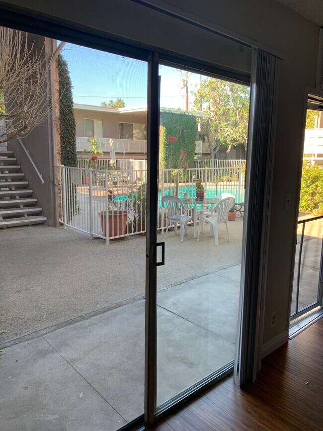 Building Photo - 414 E Cedar Ave