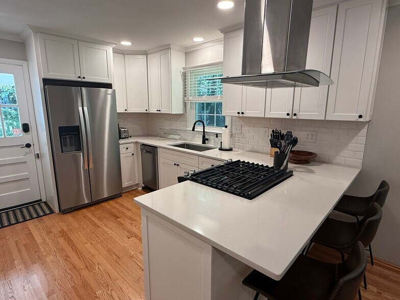Building Photo - 419 Emerson Dr