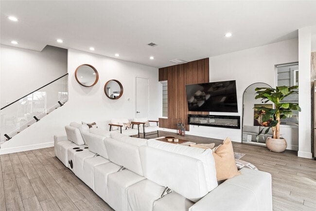 Building Photo - 6819 Rocinante Ln