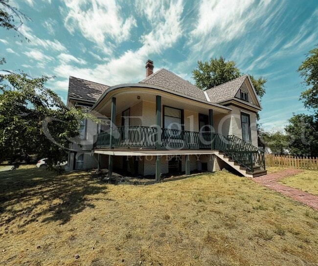 Building Photo - 603 E Cherry St