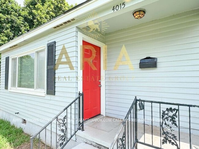 Building Photo - LOCATION! LOCATION! LOCATION! Charming 2 B...