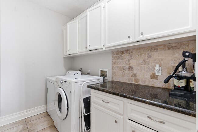 Building Photo - 108 Somerton Dr