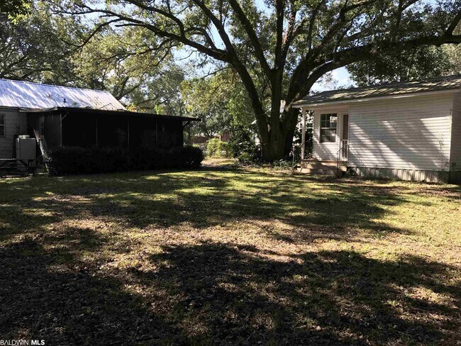 Building Photo - 523 Stimpson Ave