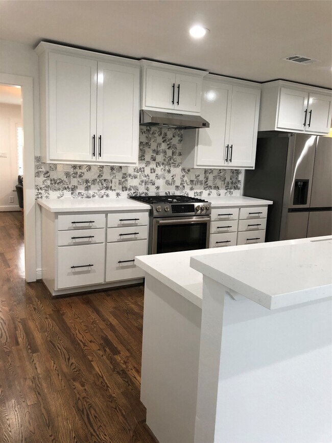 Building Photo - 1346 Chantilly Ln