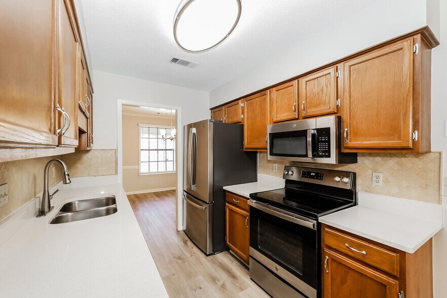 Building Photo - 7965 Meadow Trail Dr