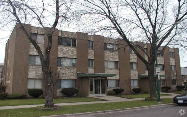 Building Photo - Rentamos Apartments