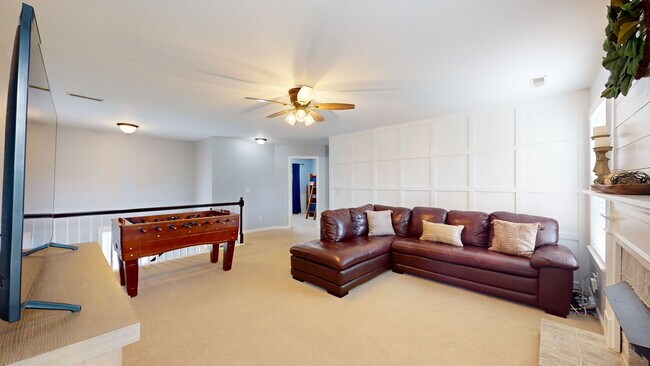 Building Photo - 2259 Dewey Dr