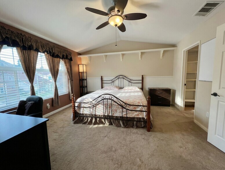 Building Photo - 1829 Mirador Dr