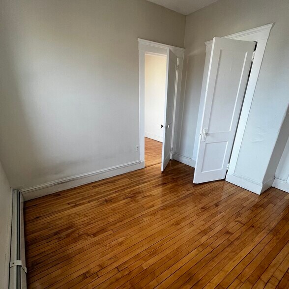 Building Photo - 366 Centre St