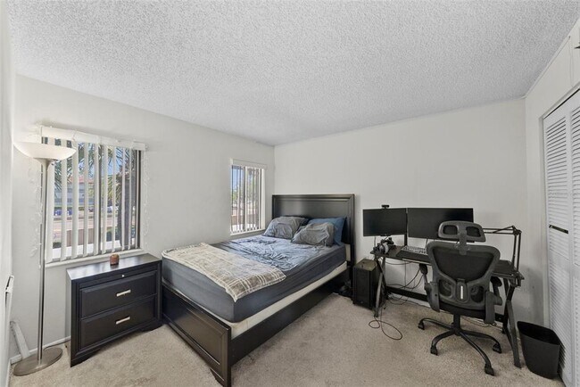 Building Photo - 2693 Sabal Springs Cir