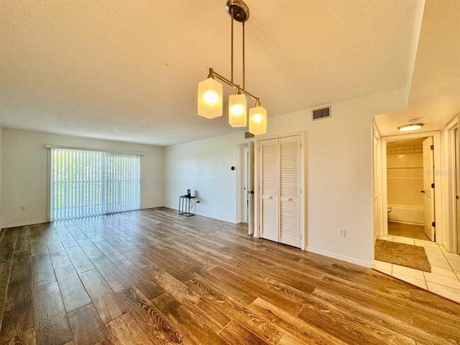 Building Photo - 5537 Sea Forest Dr