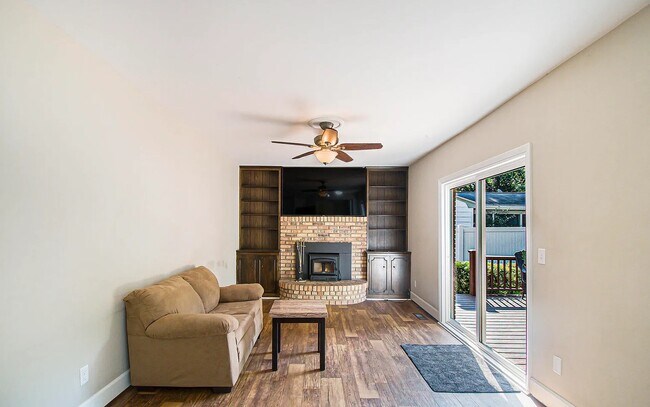 Building Photo - 793 Tarleton Ave