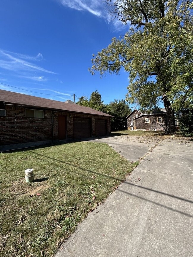 Building Photo - CHECK OUT THIS GARAGE!!!!! COMING SOON!  2...