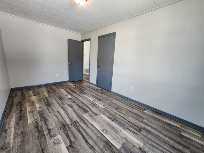 Building Photo - Spacious 2-Bedroom, 1-Bathroom Home AVAILABLE NOW!!