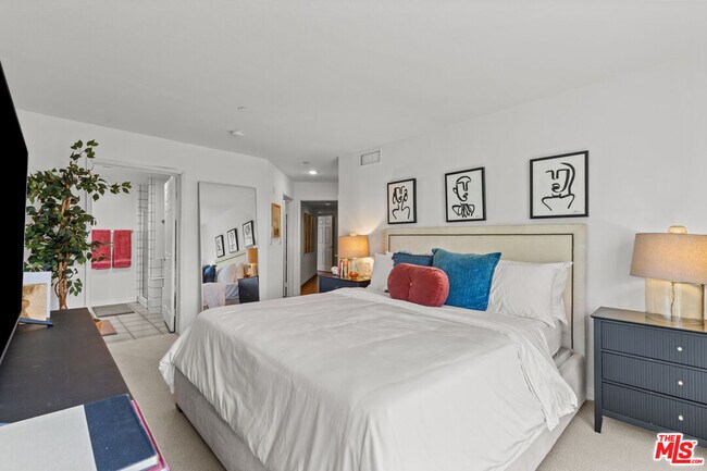 Building Photo - 12000 Goshen Ave