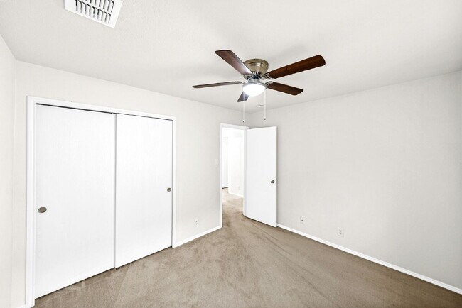 Building Photo - Charming 4-Bedroom Sanctuary - Spacious Living Awaits