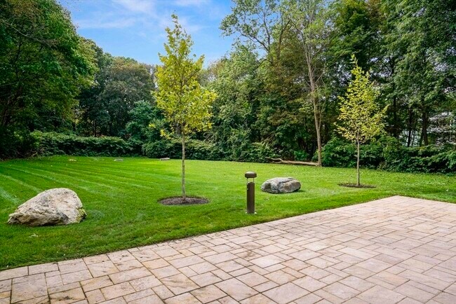 Building Photo - 999 Hancock St