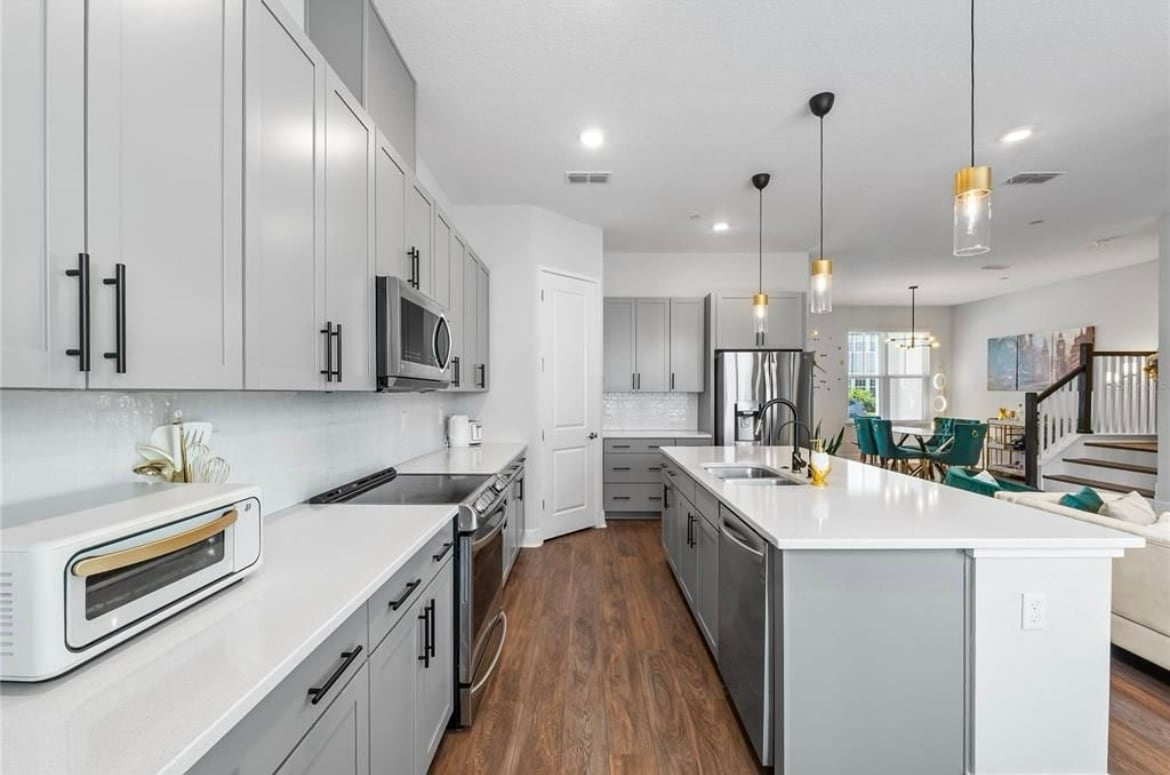 Building Photo - 8427 Modiano St