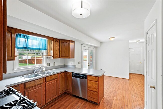 Building Photo - SHORT-TERM RENTAL