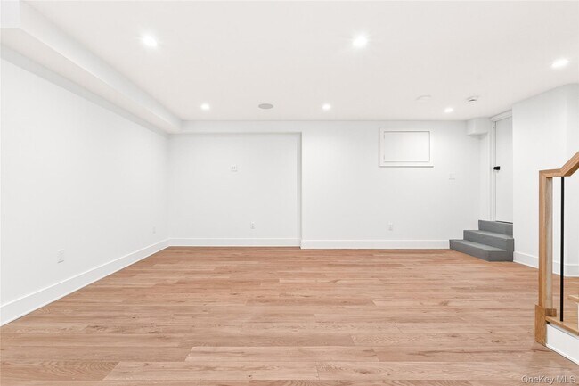 Building Photo - 306 Hunter St