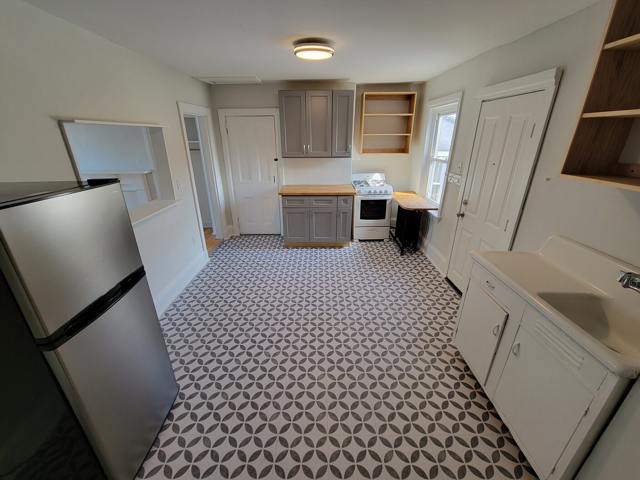 Building Photo - 1863 Frankford Ave